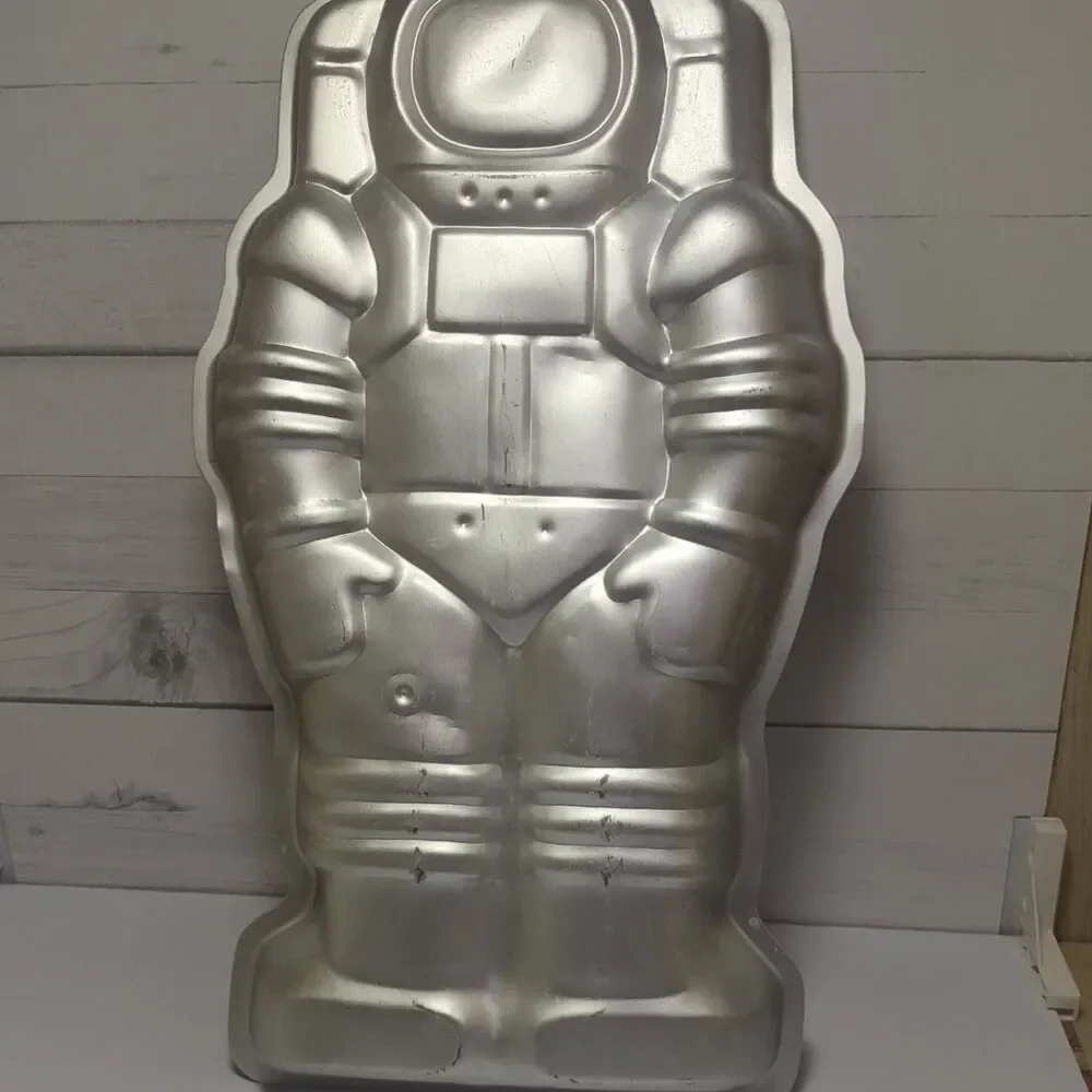 Vintage 1978 Wilton Spaceman Astronaut NASA Cake Pan Baking Mold #502-2098